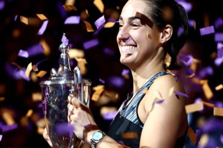 Caroline Garcia จากฝรั่งเศสคว้าตำแหน่งหญิงเดี่ยวที่ยิ่งใหญ่ที่สุดในอาชีพของเธอด้วยการเอาชนะ Aryna Sabalenka ในการแข่งขัน WTA Finals ที่เท็กซัส